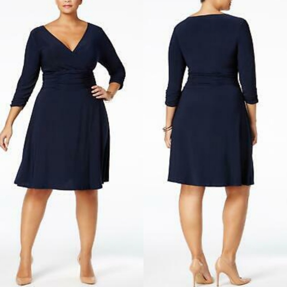 *SOLD* New York and Company Ruched V-neck Black D…